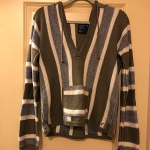 Perfect for chilly spring days! AE pullover hoodie